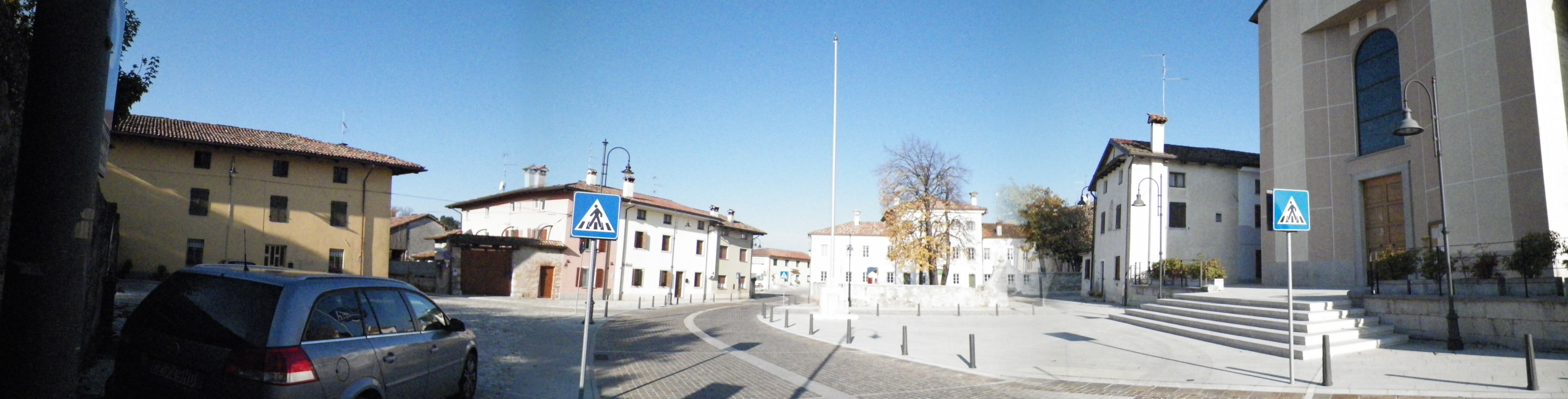 Panoramica Piazza Mauroner